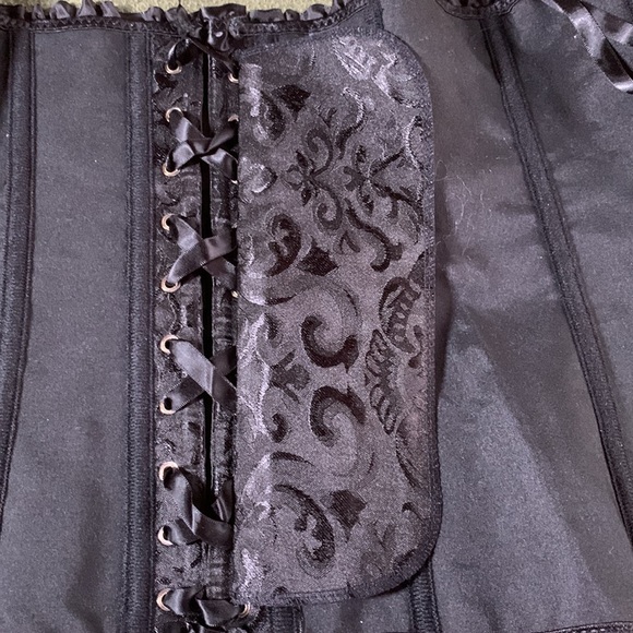 NWT elegant bustier w/ matching thong. Approx. 14 in. Expands approx. 4 inches - Picture 7 of 11